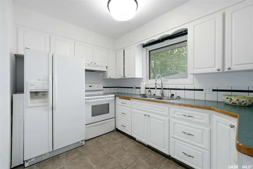 942 Broad Street N Regina SK S4R 5V7