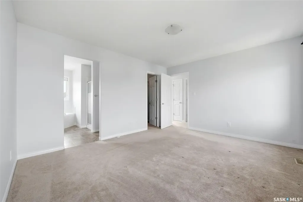 2755 Alfred Crescent Regina SK S4V 1E5