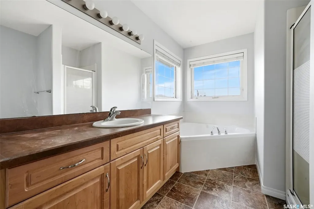 2755 Alfred Crescent Regina SK S4V 1E5