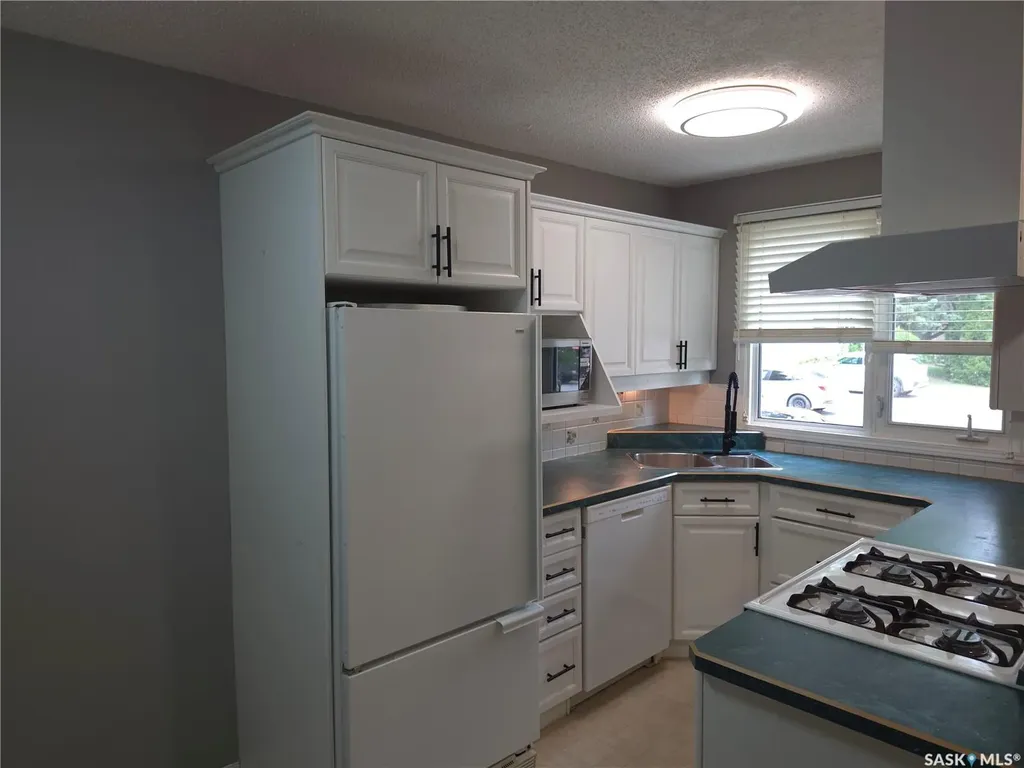1128 Mckercher Drive Saskatoon SK S7H 4Y7