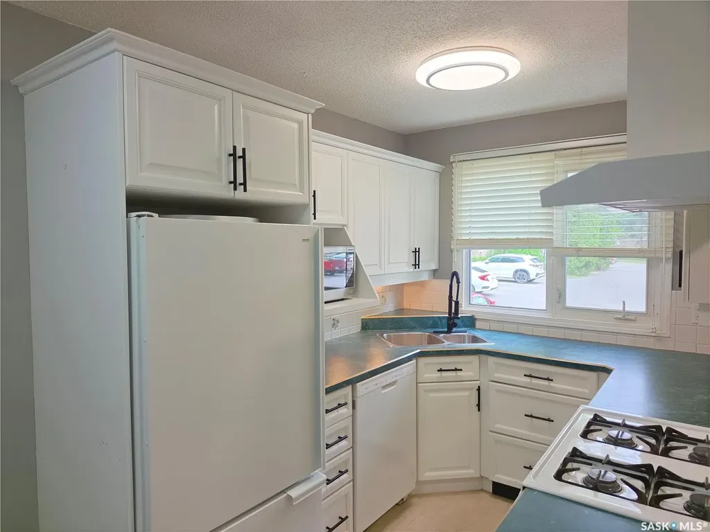 1128 Mckercher Drive Saskatoon SK S7H 4Y7