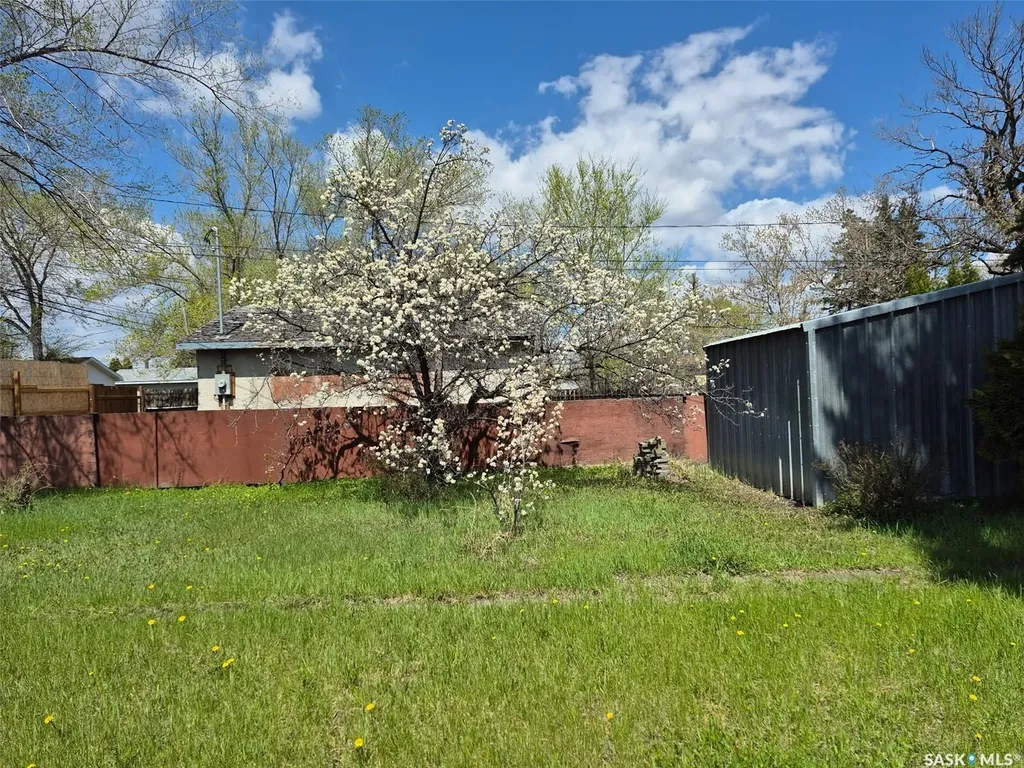 201 P Avenue N Saskatoon SK S7L 2V6