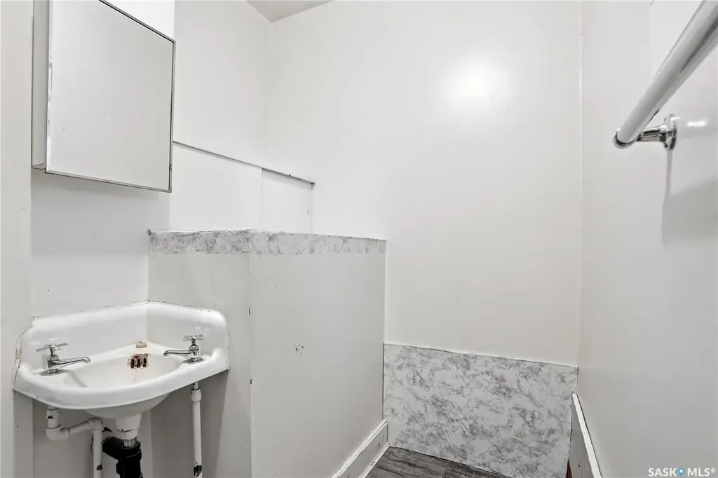 201 P Avenue N Saskatoon SK S7L 2V6