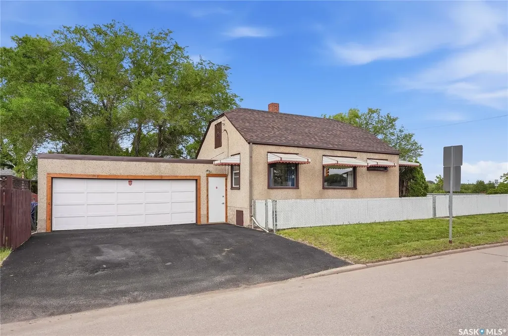 201 P Avenue N Saskatoon SK S7L 2V6