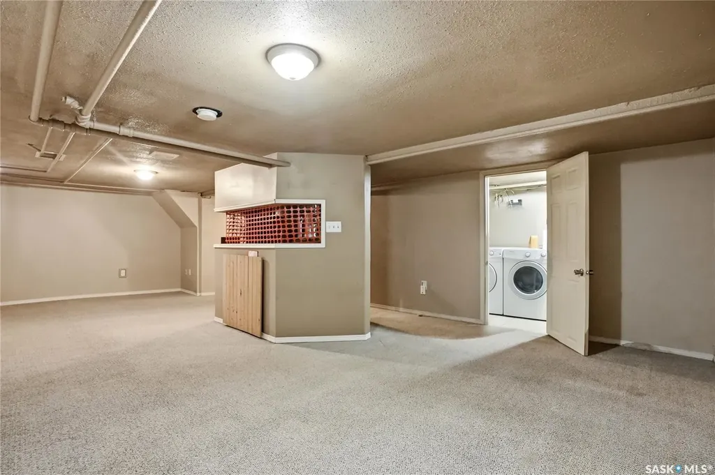 201 P Avenue N Saskatoon SK S7L 2V6