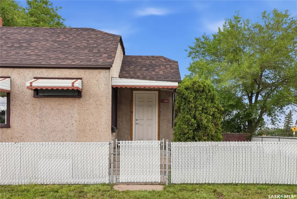 201 P Avenue N Saskatoon SK S7L 2V6