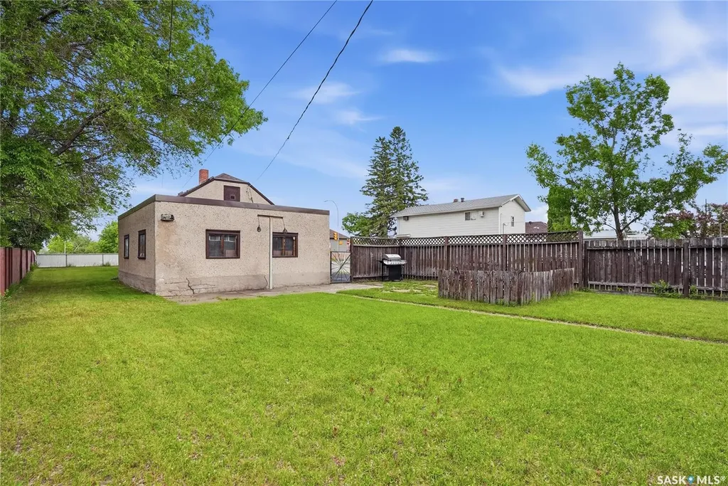 201 P Avenue N Saskatoon SK S7L 2V6