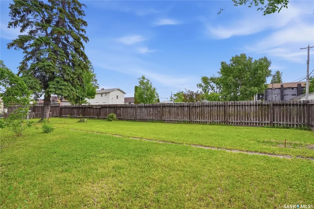201 P Avenue N Saskatoon SK S7L 2V6