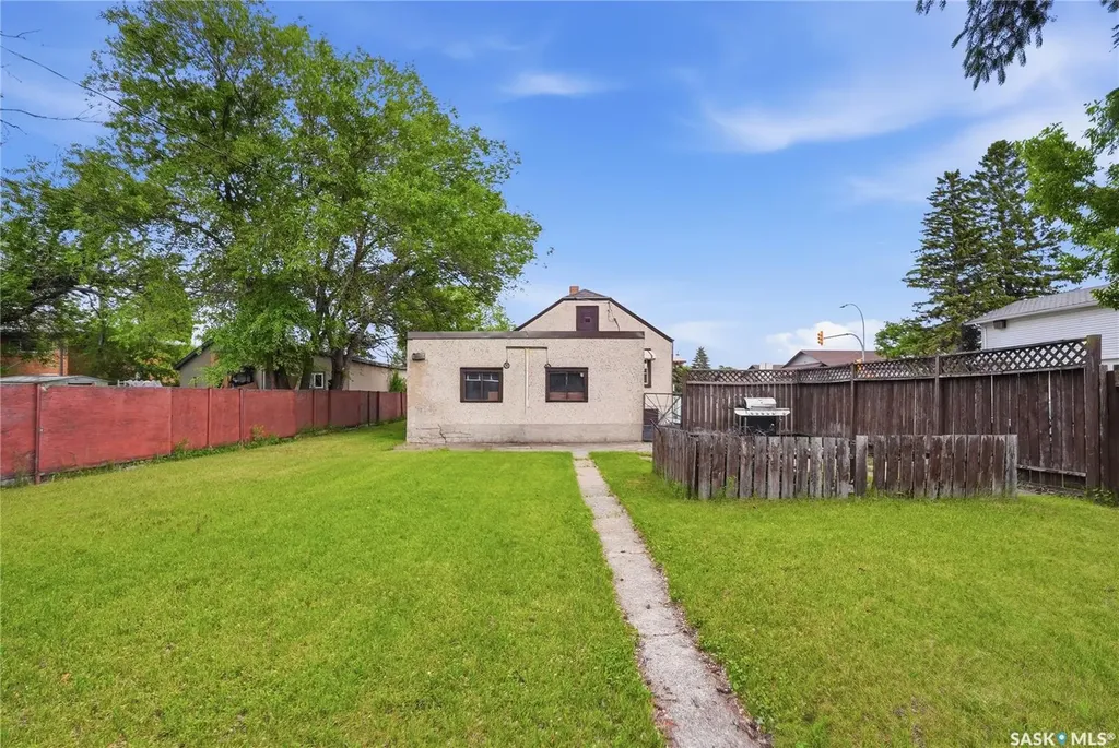201 P Avenue N Saskatoon SK S7L 2V6