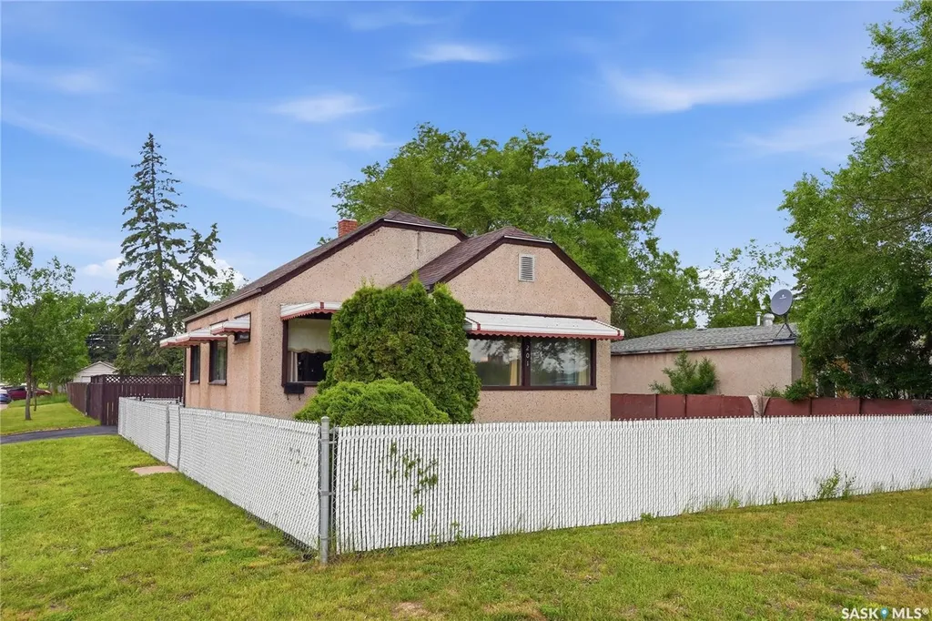 201 P Avenue N Saskatoon SK S7L 2V6