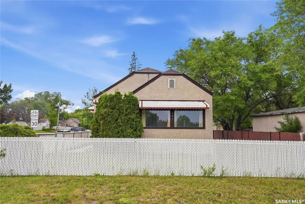201 P Avenue N Saskatoon SK S7L 2V6