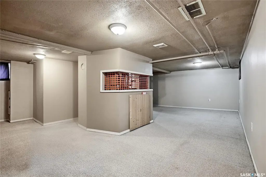 201 P Avenue N Saskatoon SK S7L 2V6