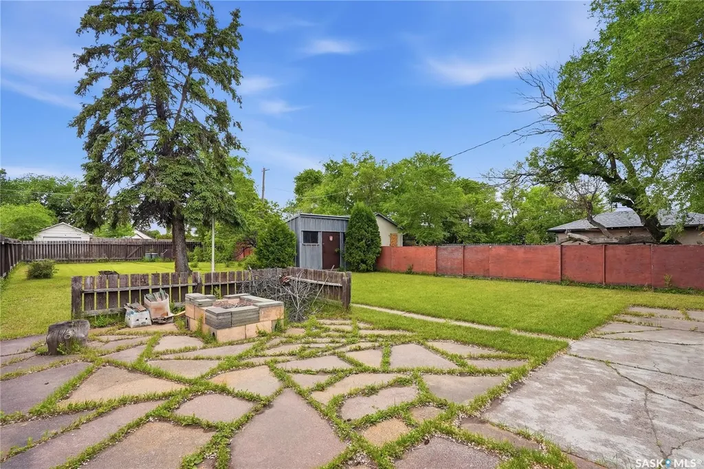 201 P Avenue N Saskatoon SK S7L 2V6