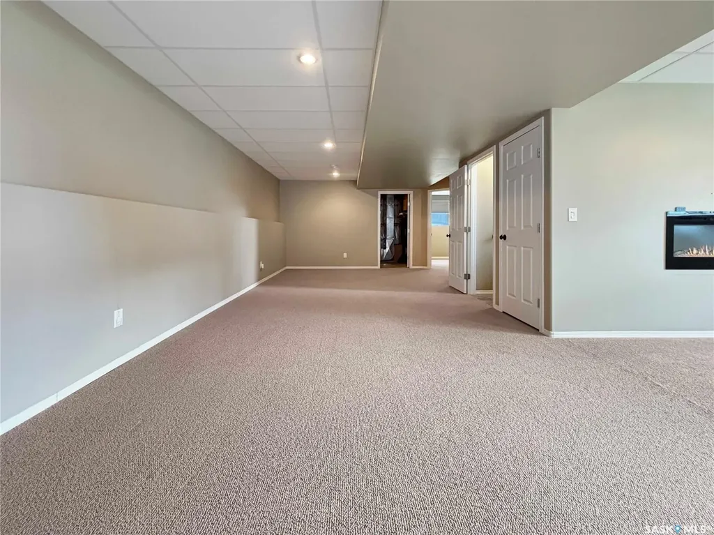 303 Diefenbaker Avenue Hague SK S0K 1X0