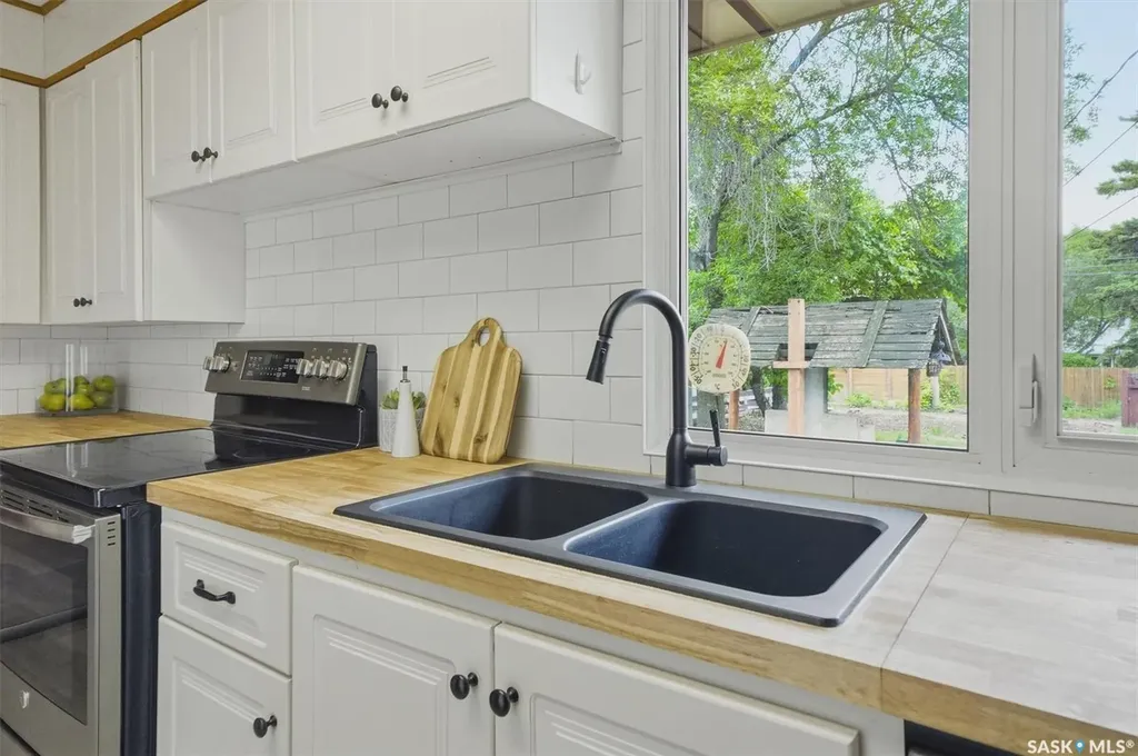 2406 Clarence Avenue S Saskatoon SK S7J 1M1
