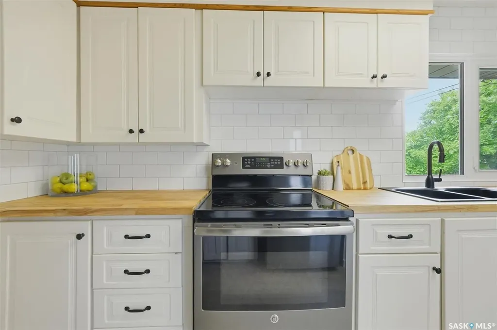 2406 Clarence Avenue S Saskatoon SK S7J 1M1