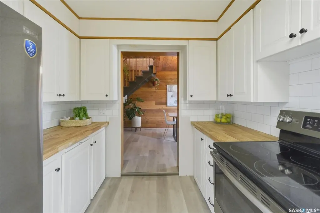2406 Clarence Avenue S Saskatoon SK S7J 1M1