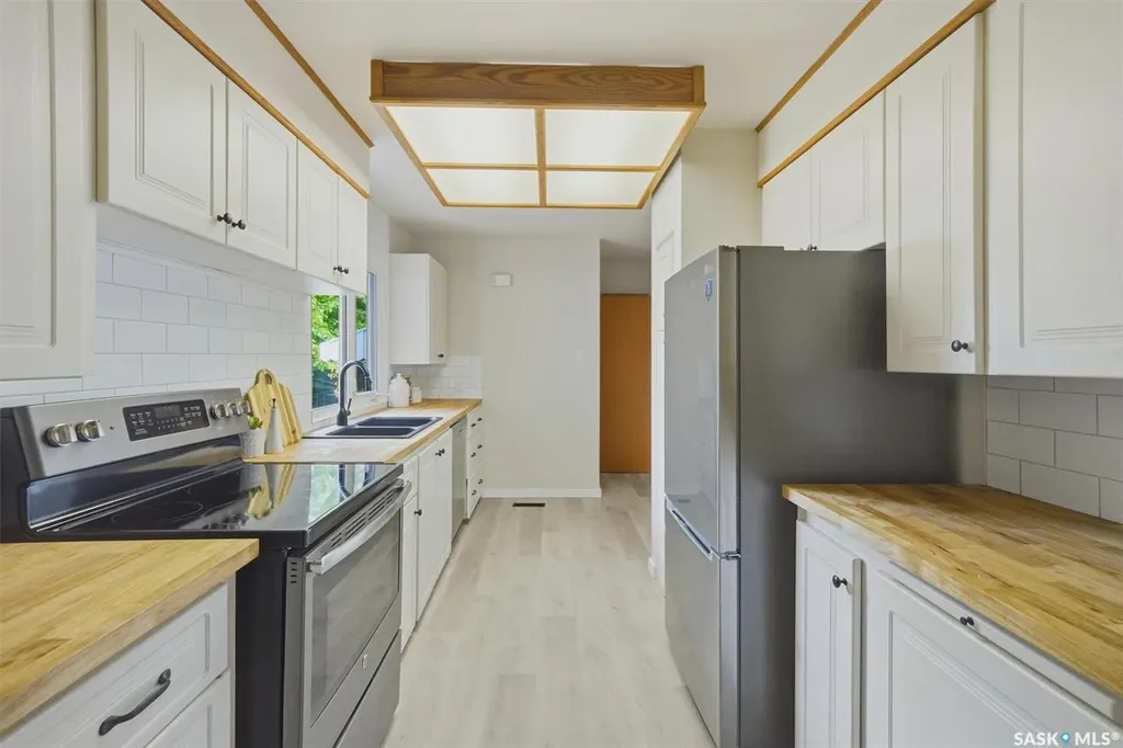 2406 Clarence Avenue S Saskatoon SK S7J 1M1