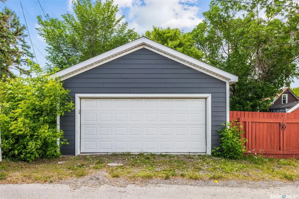 1861 Broder Street Regina SK S4N 3R7