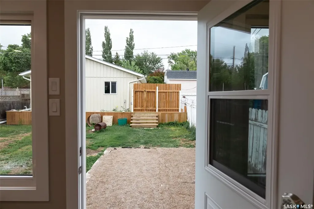 59 Lillooet Street E Moose Jaw SK S6H 4S3