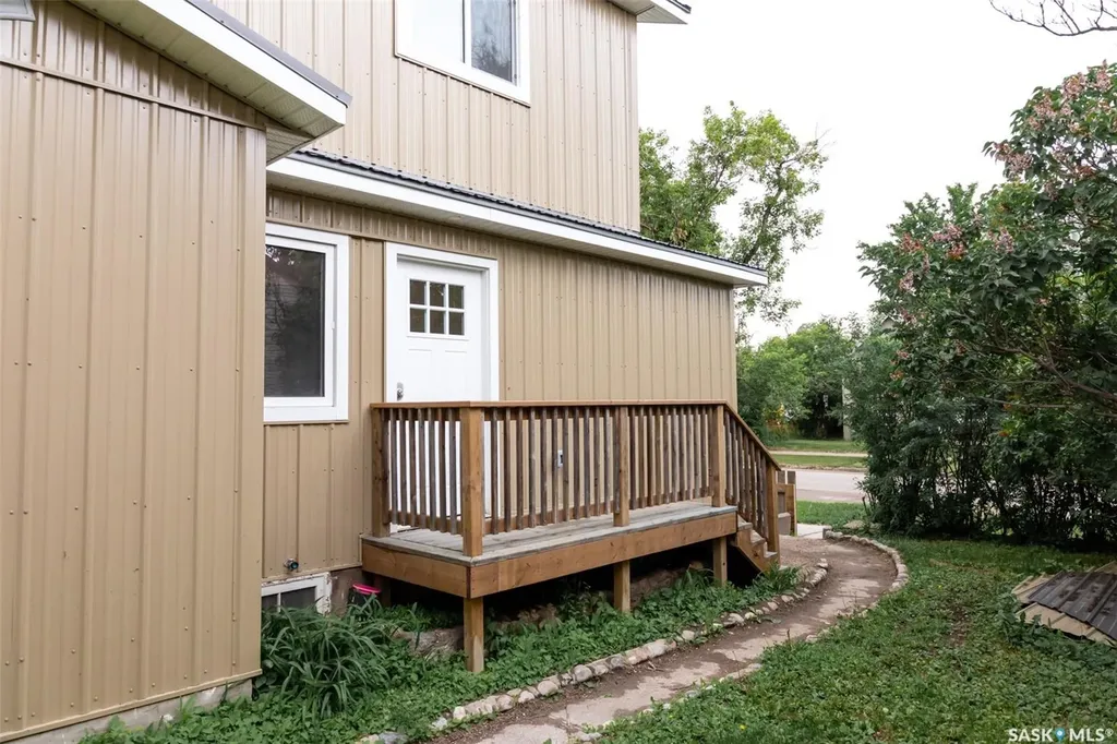 59 Lillooet Street E Moose Jaw SK S6H 4S3