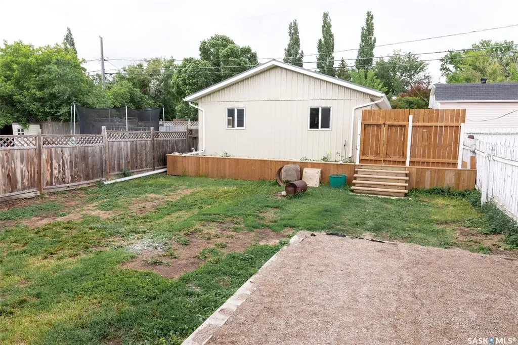 59 Lillooet Street E Moose Jaw SK S6H 4S3