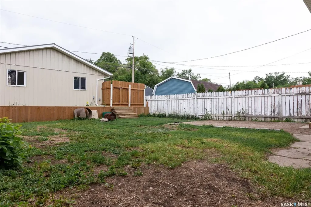 59 Lillooet Street E Moose Jaw SK S6H 4S3