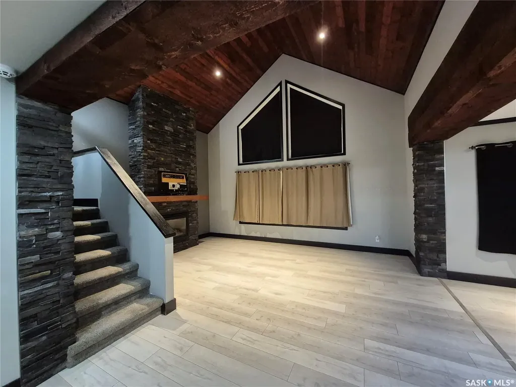 826 Chaplin Street E Swift Current SK S9H 1J5