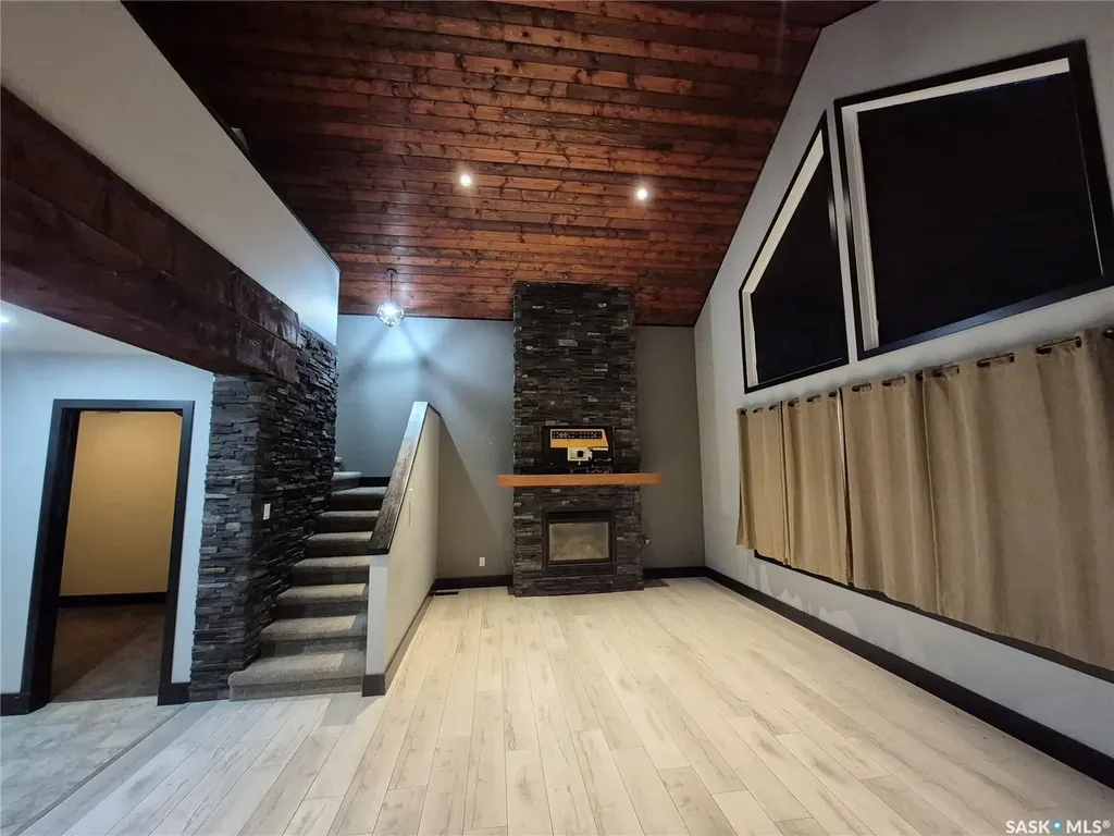 826 Chaplin Street E Swift Current SK S9H 1J5