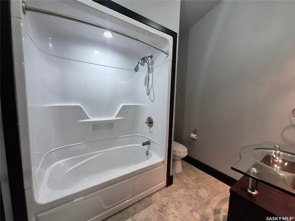 826 Chaplin Street E Swift Current SK S9H 1J5