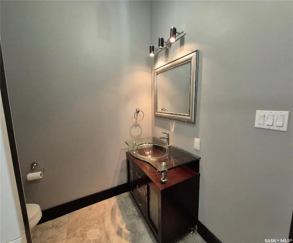 826 Chaplin Street E Swift Current SK S9H 1J5