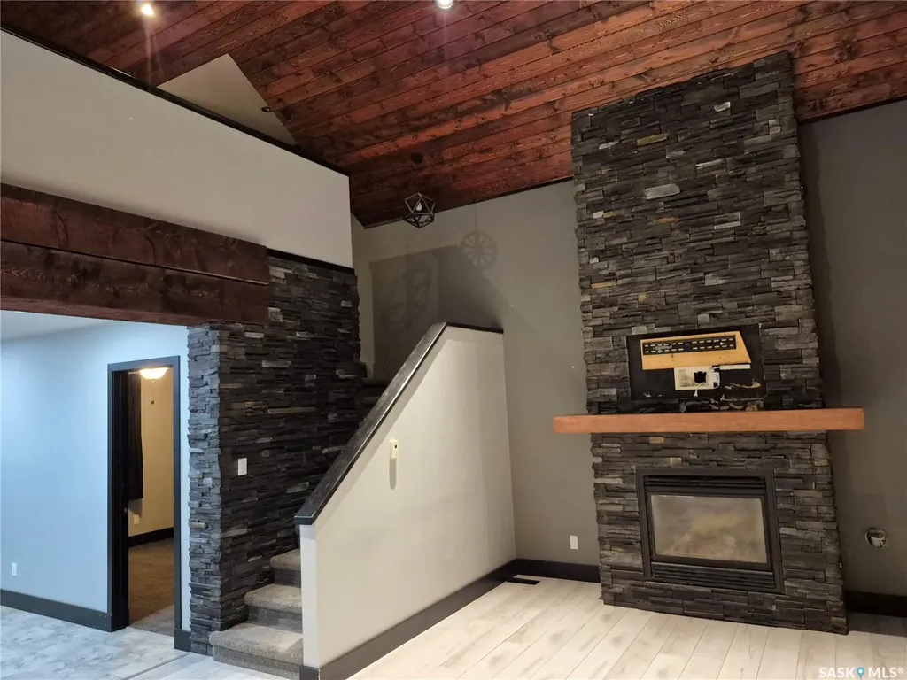 826 Chaplin Street E Swift Current SK S9H 1J5