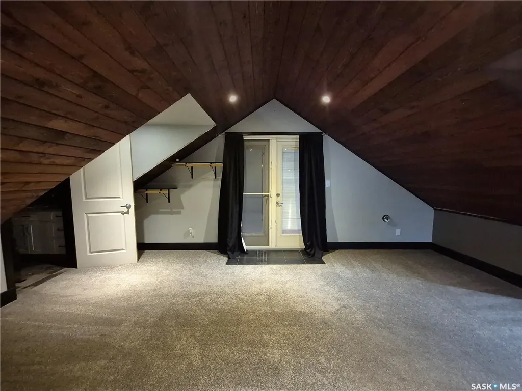 826 Chaplin Street E Swift Current SK S9H 1J5