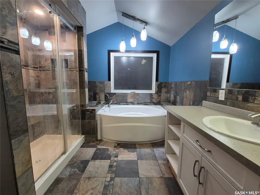 826 Chaplin Street E Swift Current SK S9H 1J5