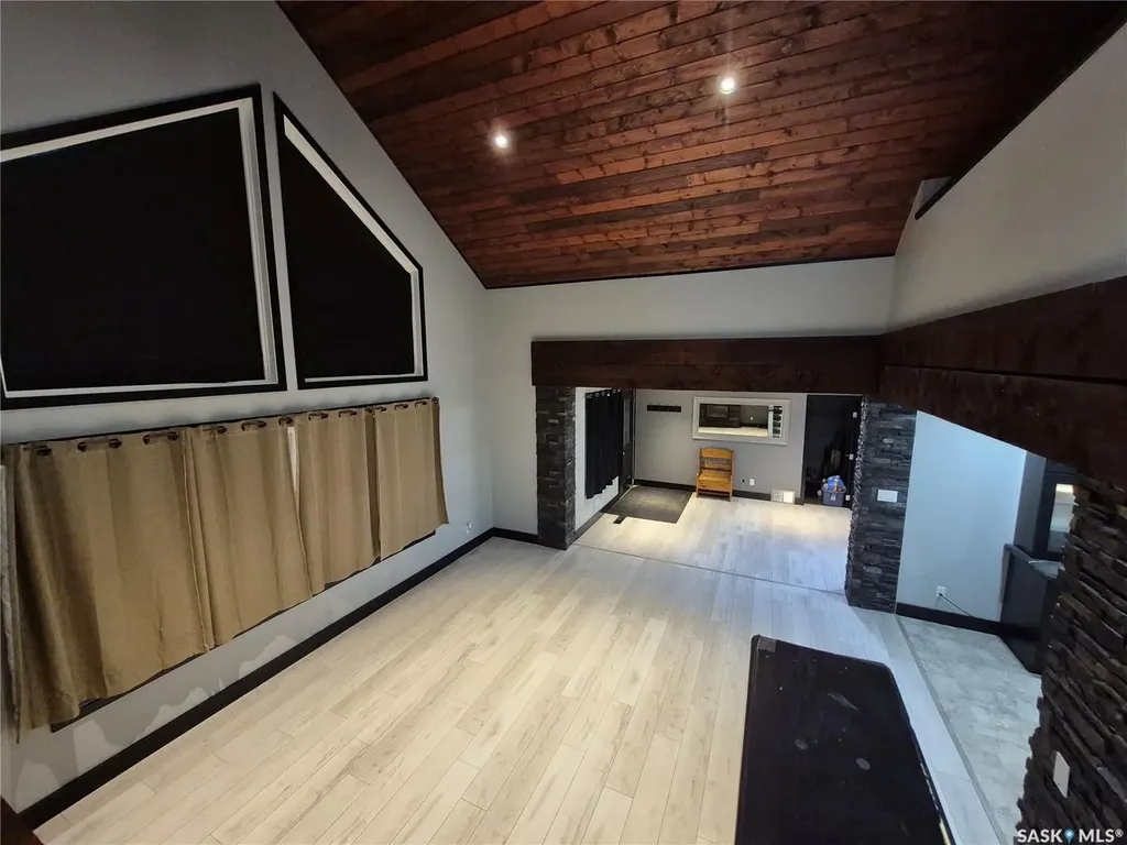 826 Chaplin Street E Swift Current SK S9H 1J5
