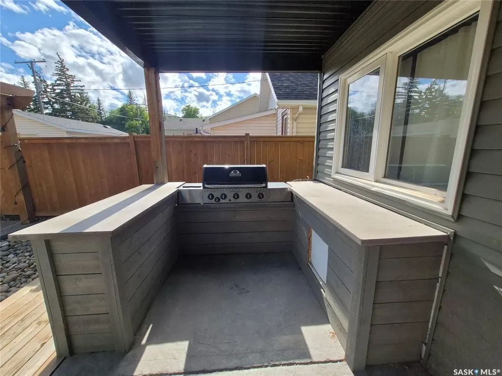 826 Chaplin Street E Swift Current SK S9H 1J5