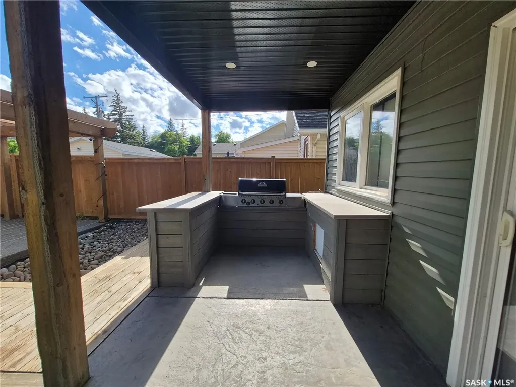 826 Chaplin Street E Swift Current SK S9H 1J5
