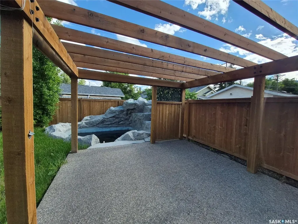 826 Chaplin Street E Swift Current SK S9H 1J5