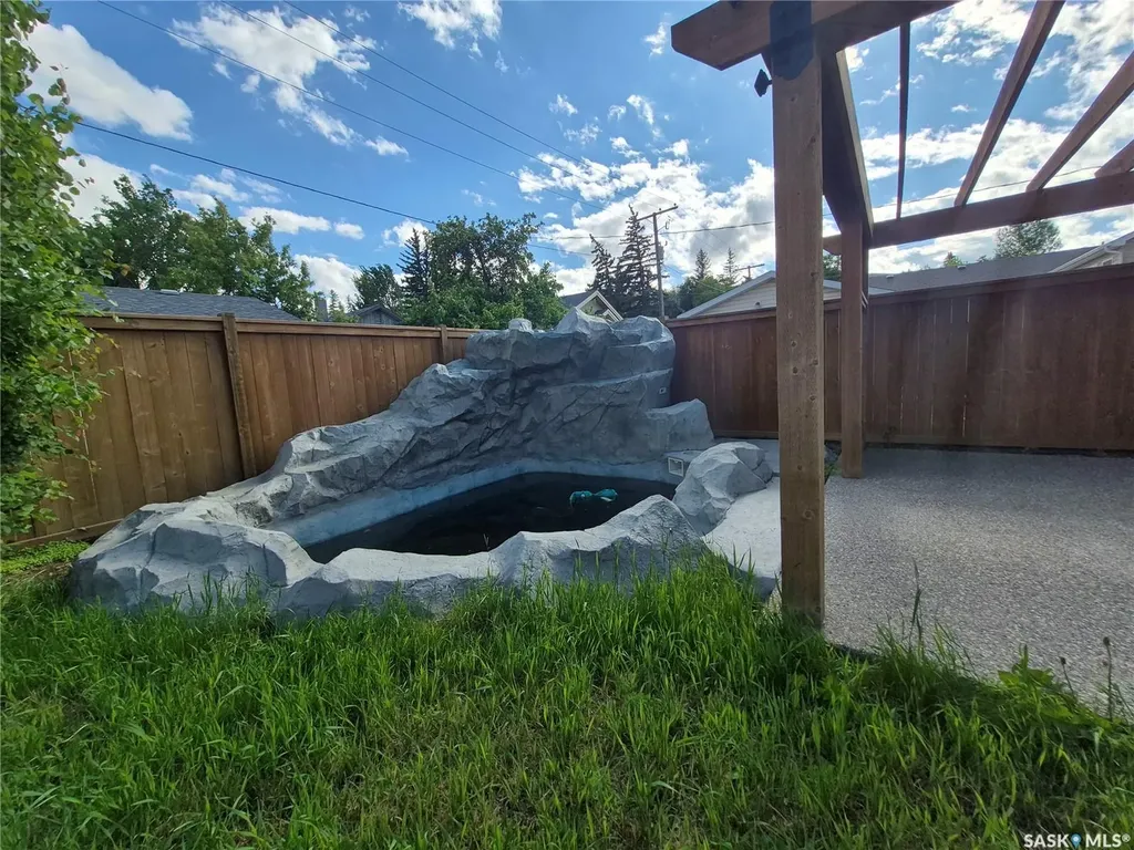 826 Chaplin Street E Swift Current SK S9H 1J5