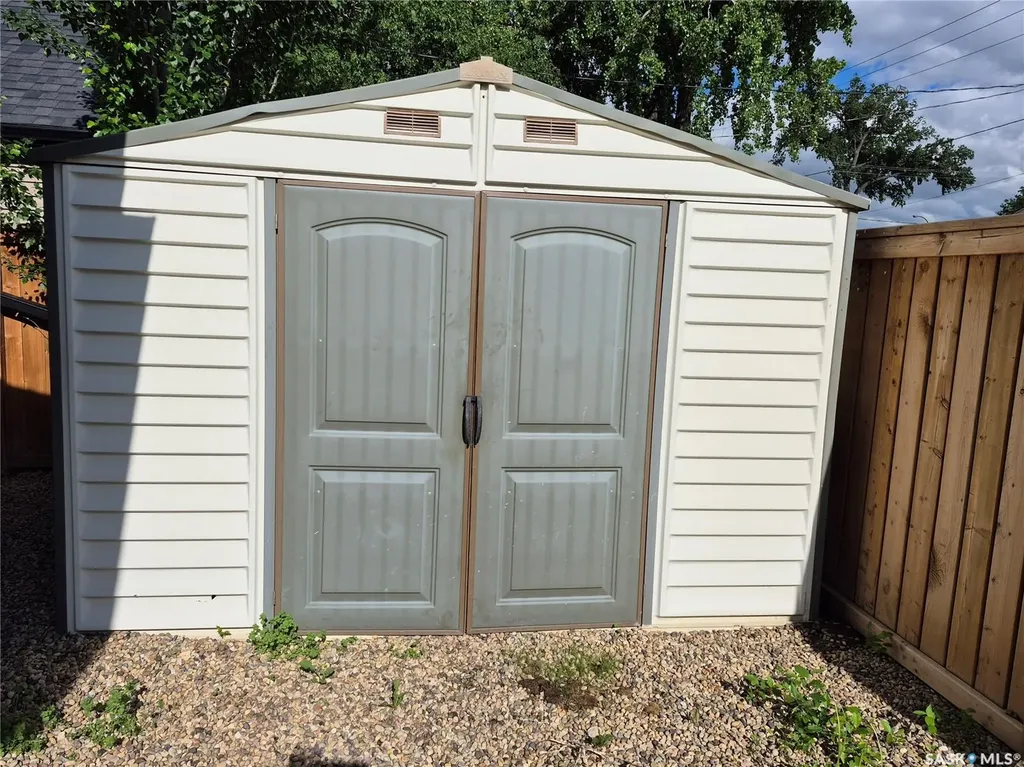 826 Chaplin Street E Swift Current SK S9H 1J5