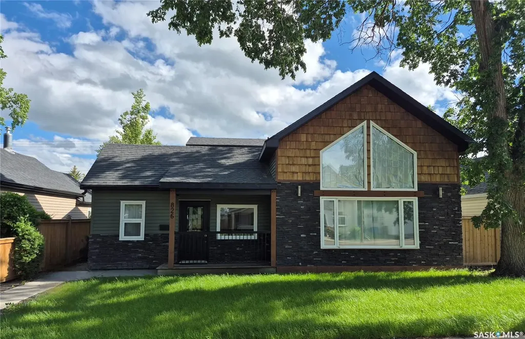 826 Chaplin Street E Swift Current SK S9H 1J5