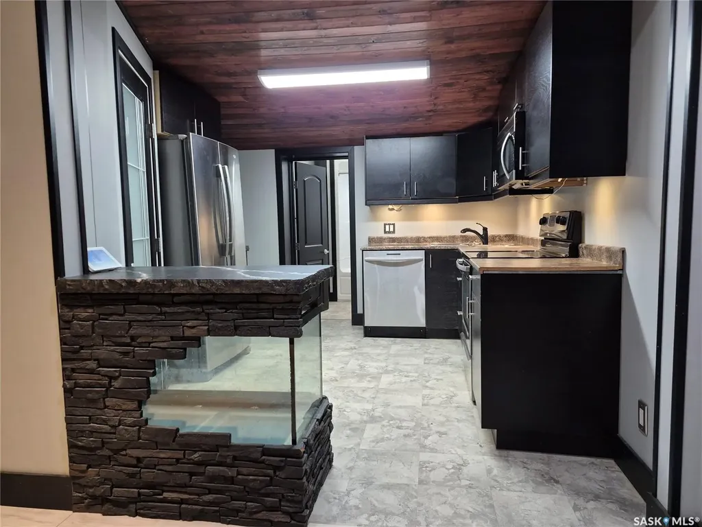 826 Chaplin Street E Swift Current SK S9H 1J5