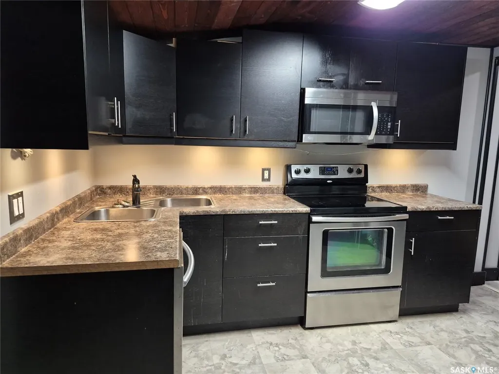 826 Chaplin Street E Swift Current SK S9H 1J5