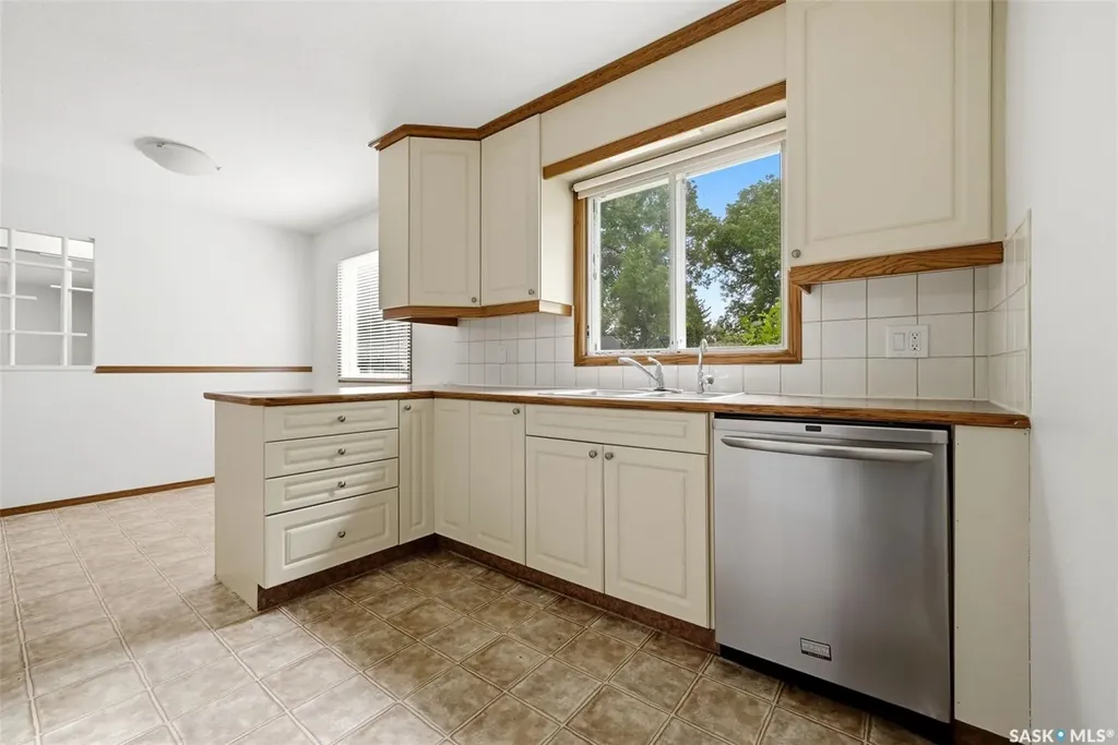 134 Ellison Crescent Regina SK S4R 4V5