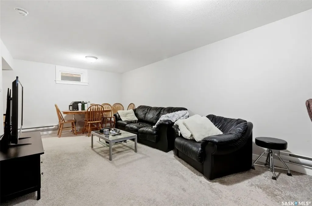 134 Ellison Crescent Regina SK S4R 4V5