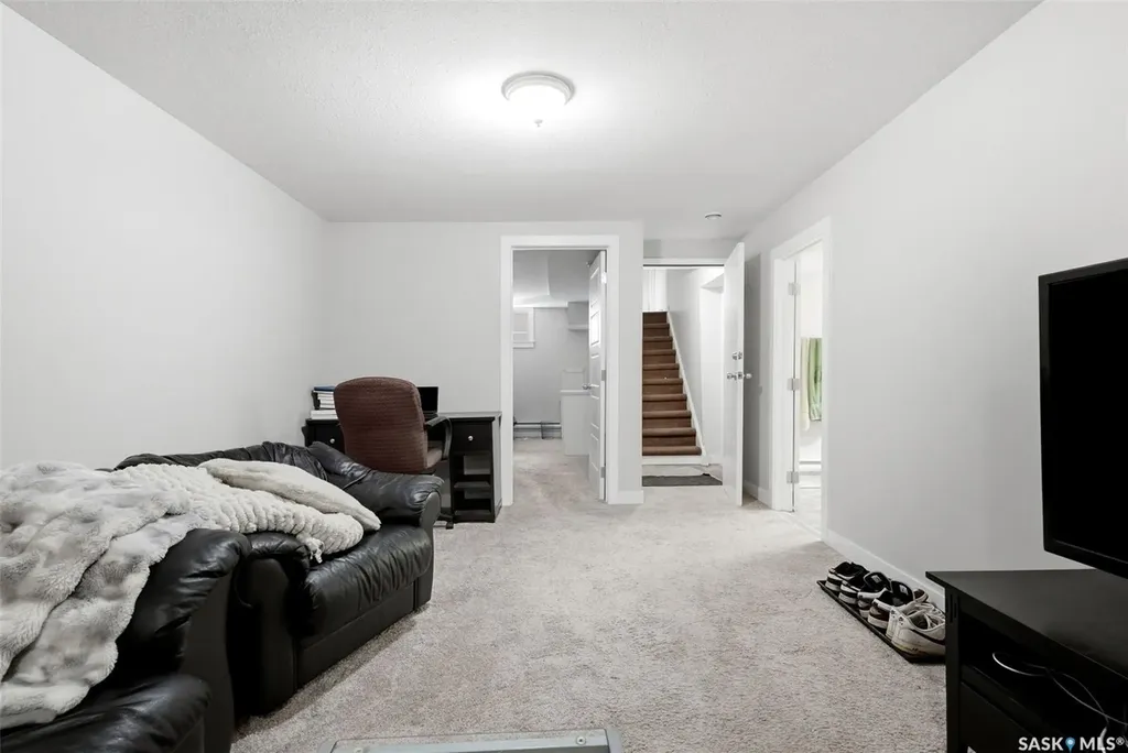 134 Ellison Crescent Regina SK S4R 4V5