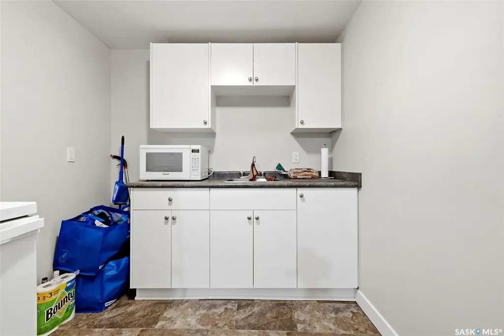 134 Ellison Crescent Regina SK S4R 4V5