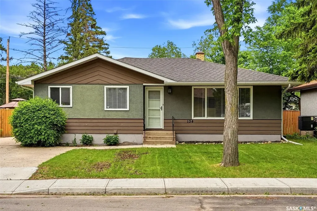 134 Ellison Crescent Regina SK S4R 4V5