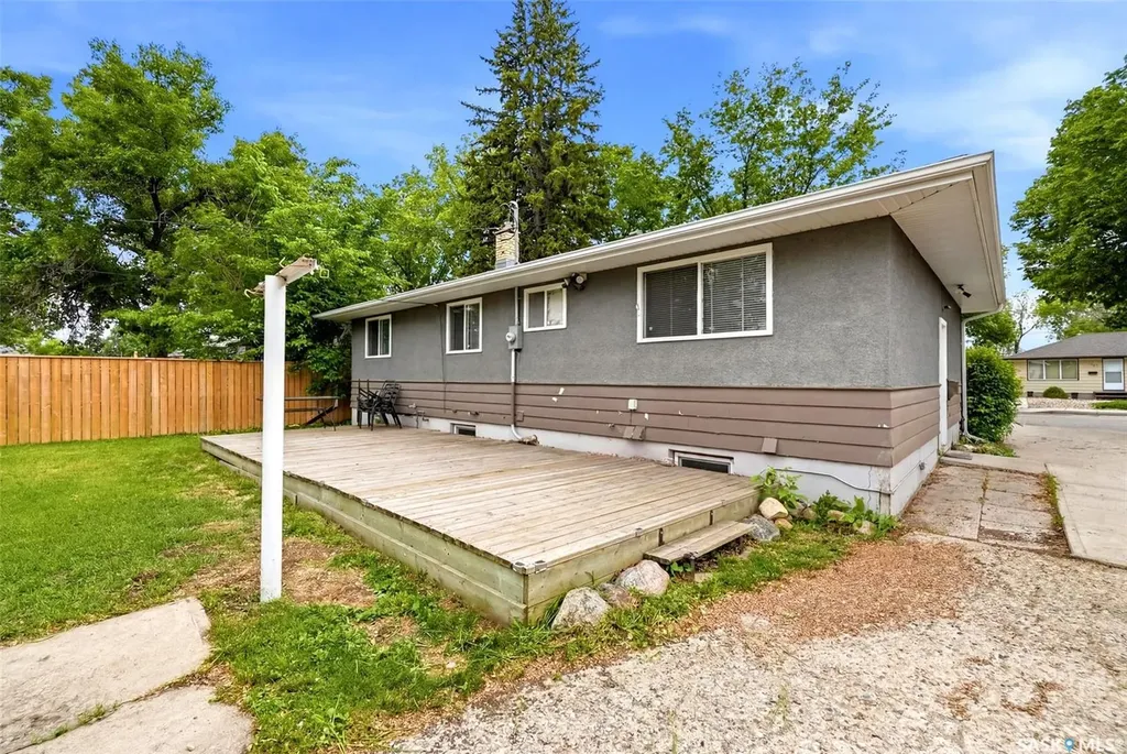 134 Ellison Crescent Regina SK S4R 4V5