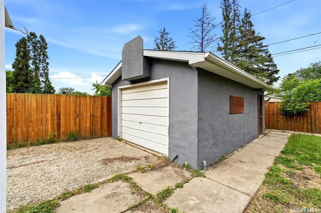 134 Ellison Crescent Regina SK S4R 4V5
